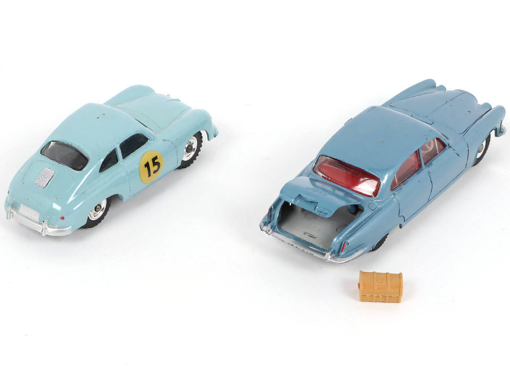 Lot 295 - DINKY TOYS (GB) (2)