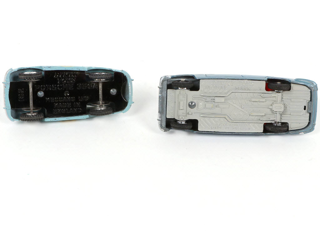 Lot 295 - DINKY TOYS (GB) (2)