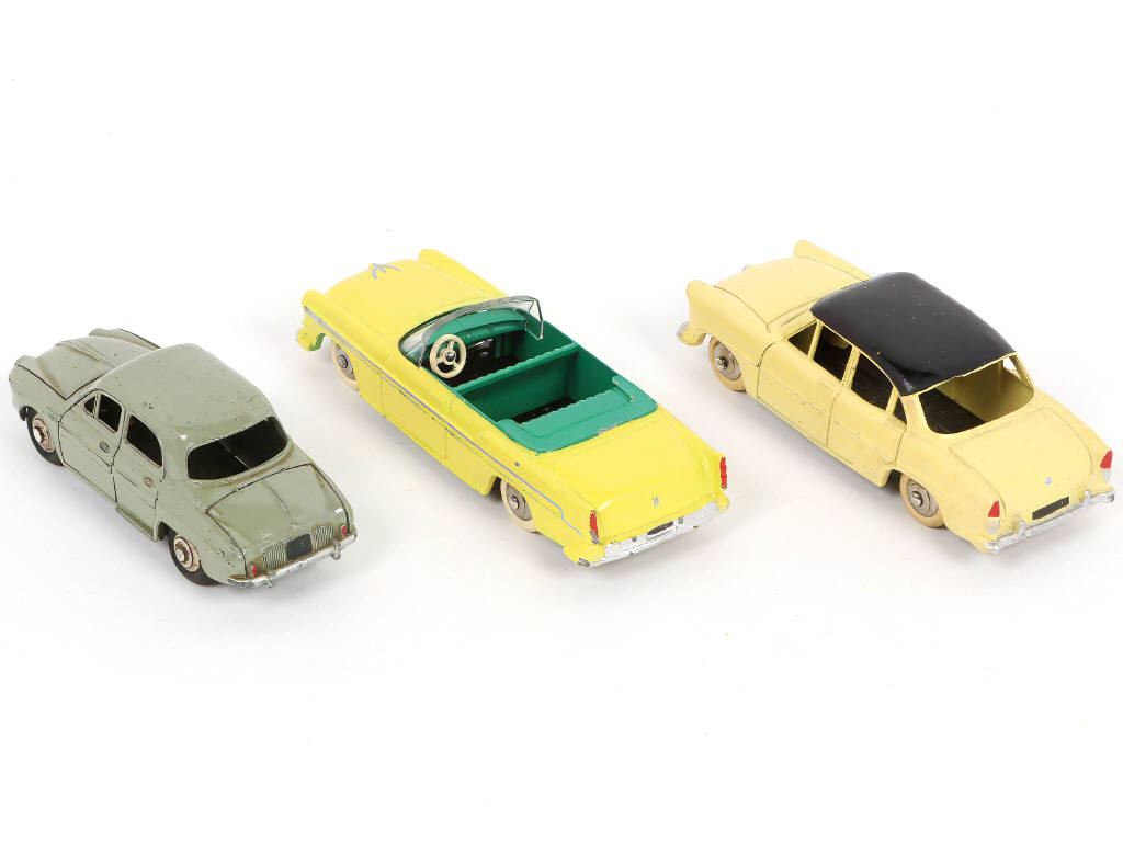 Lot 349 - DINKY TOYS (FRANCE) (3)