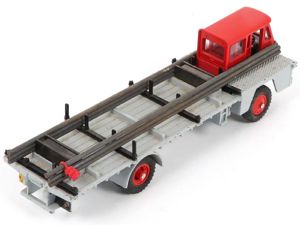 Lot 333 - DINKY TOYS (FRANCE) (1)