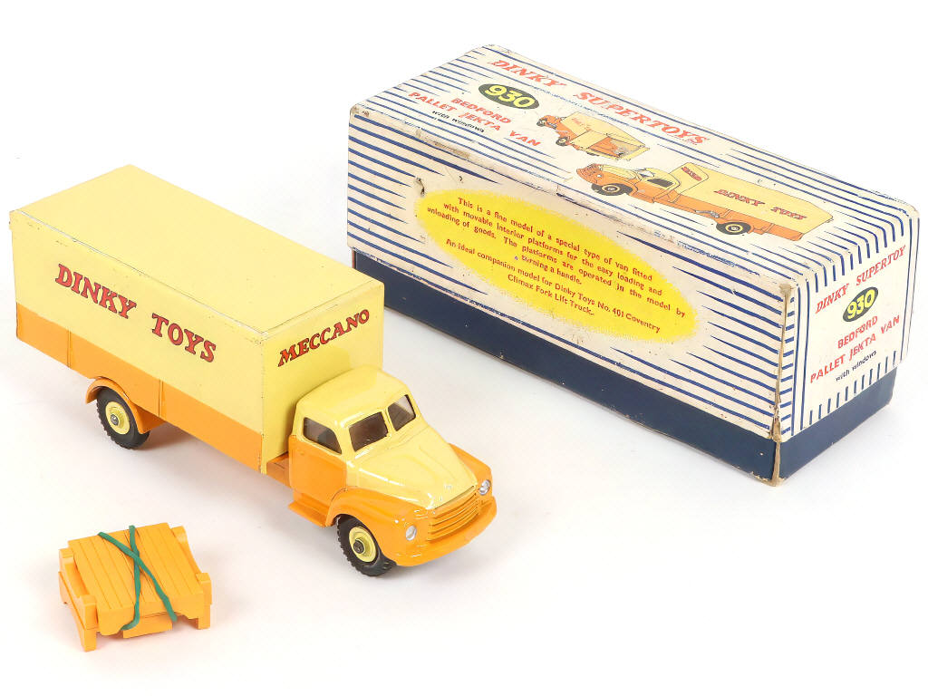 Lot 291 - DINKY TOYS (GB) (1)