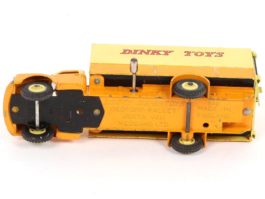Lot 291 - DINKY TOYS (GB) (1)