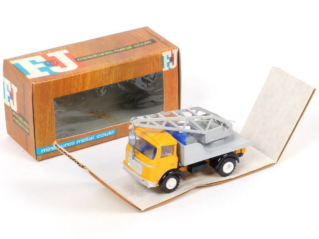 Lot 221 - FRANCE JOUETS (FRANCE) (1)