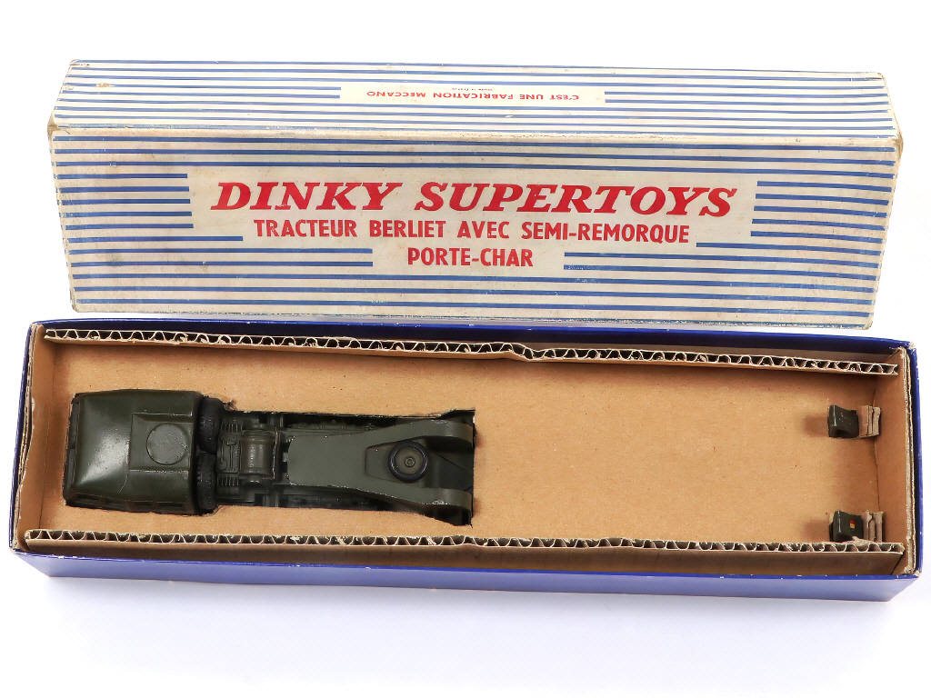 Lot 334 - DINKY TOYS (FRANCE) (1)