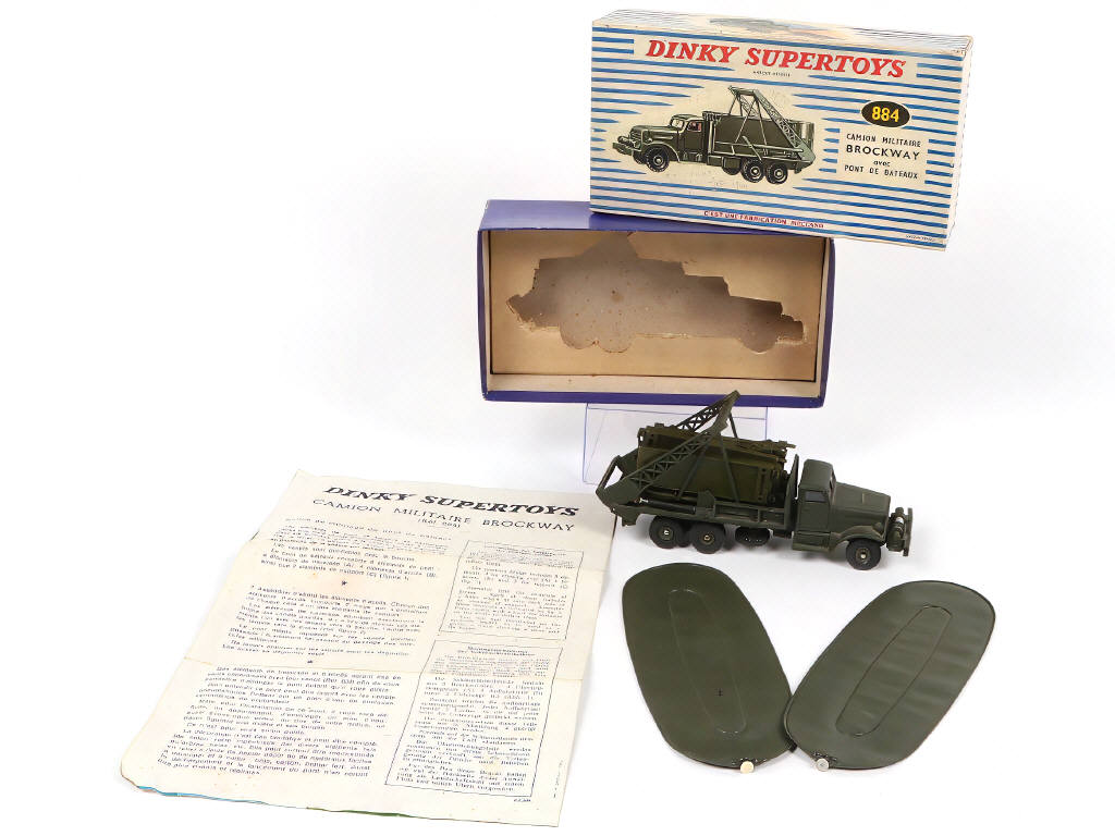 Lot 332 - DINKY TOYS (FRANCE) (1)