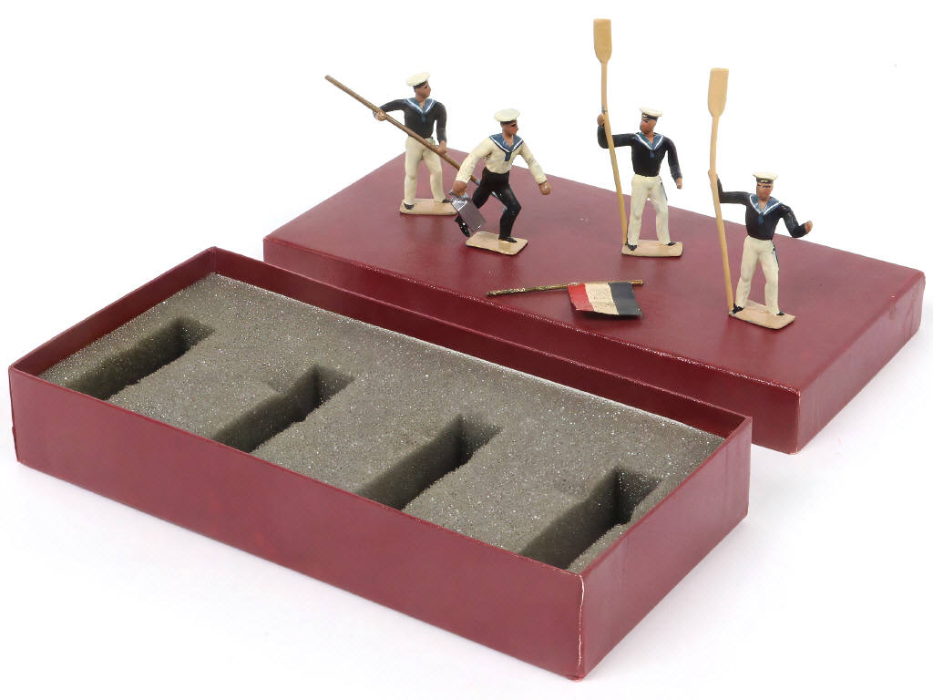 Lot 93 - DIVERS (12)