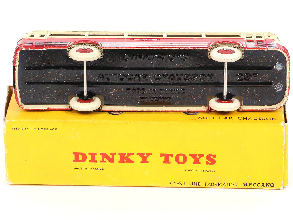 Lot 327 - DINKY TOYS (FRANCE) (1)