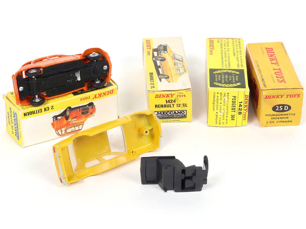 Lot 354 - DINKY TOYS (FRANCE) (4)