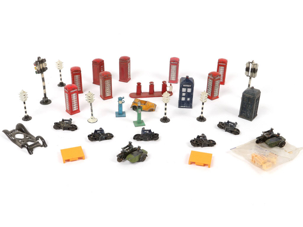 Lot 74 - DIVERS (31)