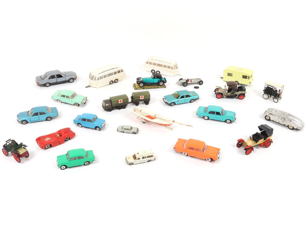 Lot 72 - DIVERS (23)