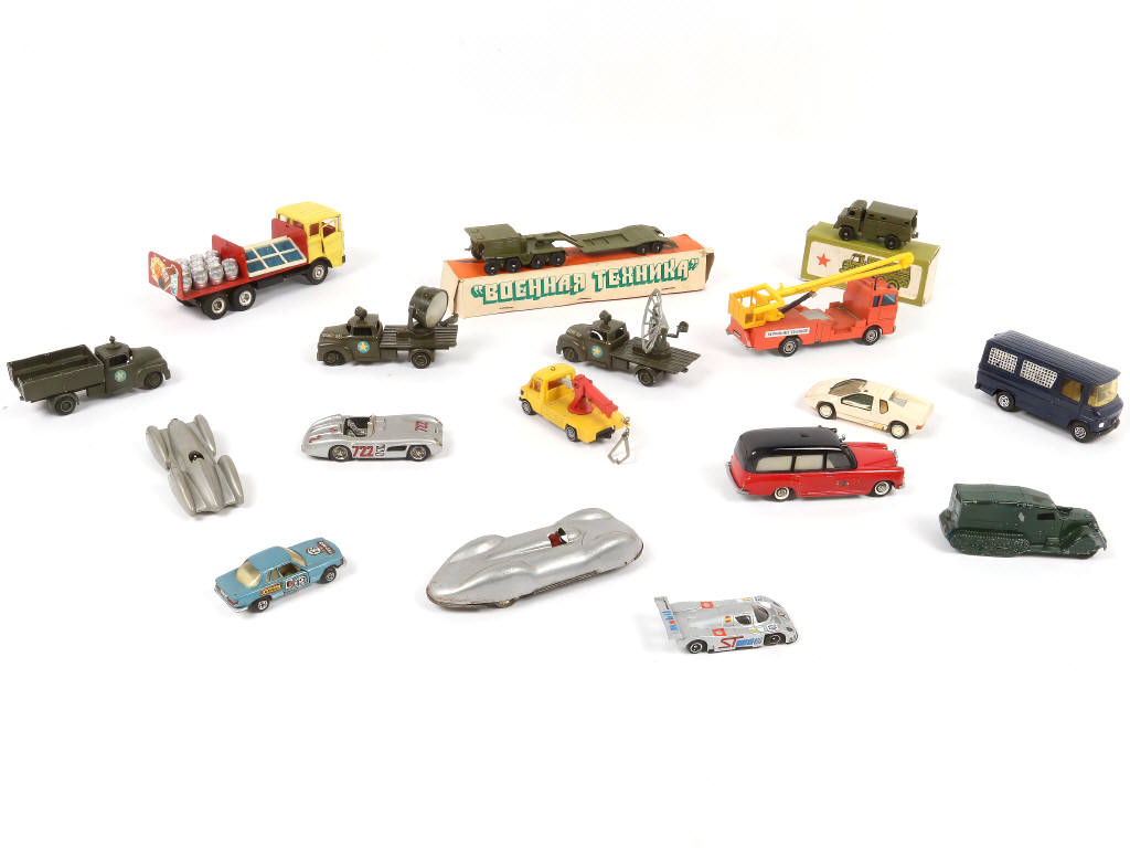 Lot 61 - DIVERS (17)