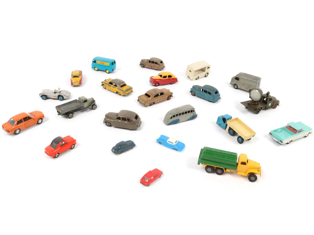 Lot 59 - DIVERS (22)