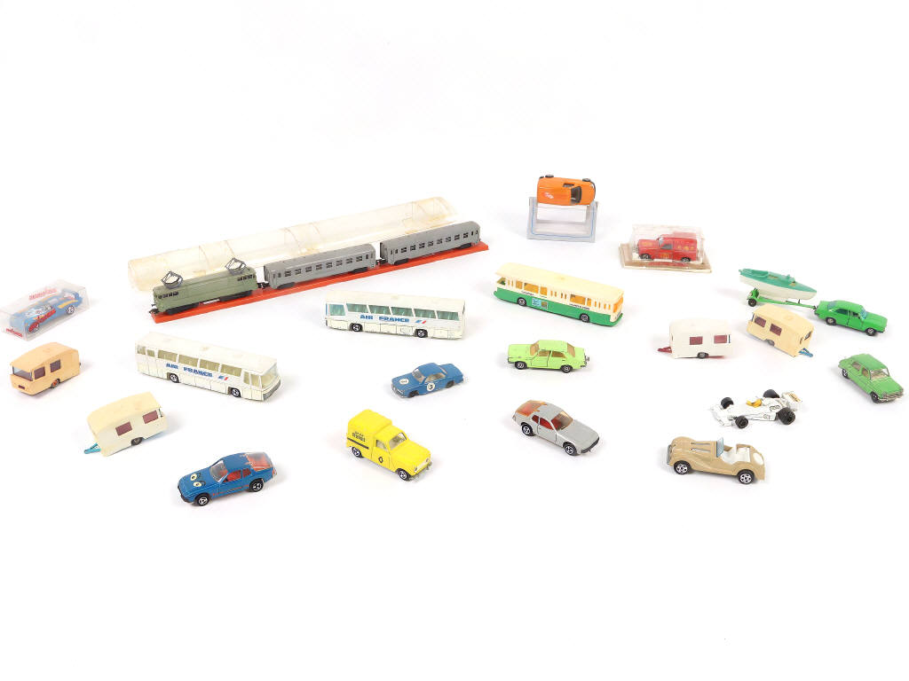 Lot 56 - DIVERS (21)