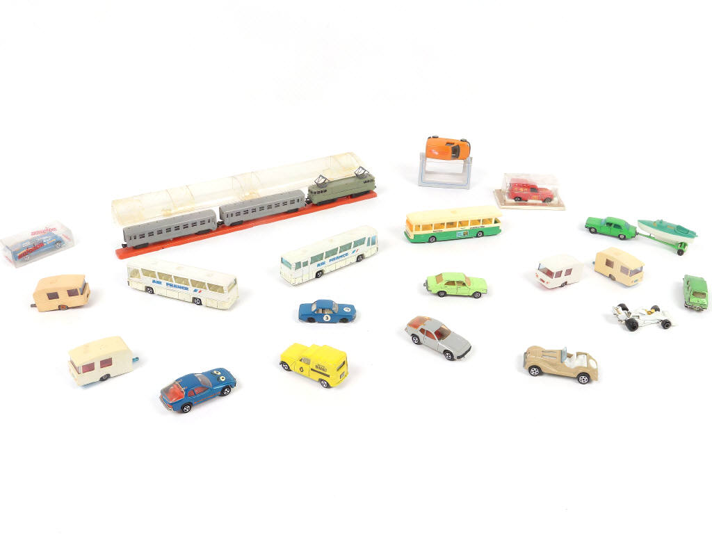 Lot 56 - DIVERS (21)