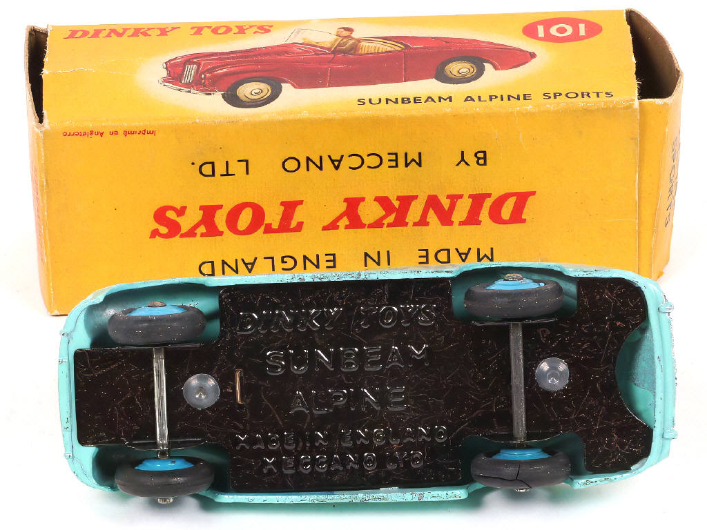 Lot 203 - DINKY TOYS (GB) (1)