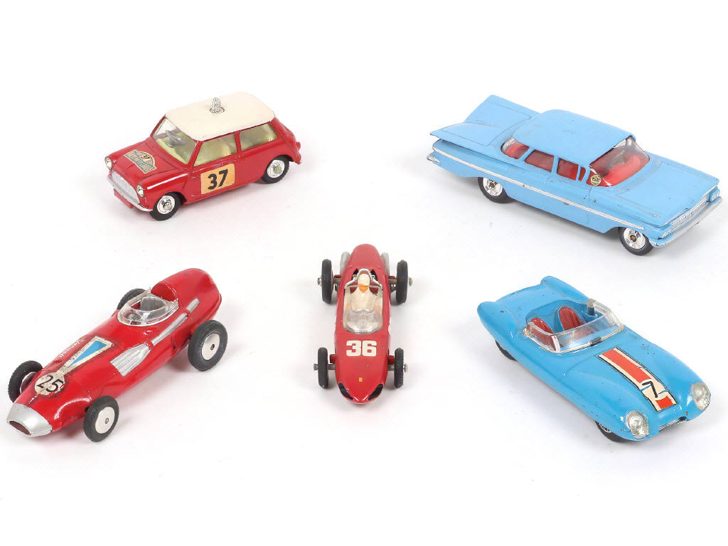 Lot 135 - CORGI TOYS (GB) (5)