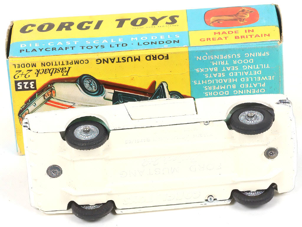 Lot 132 - CORGI TOYS (GB) (1)