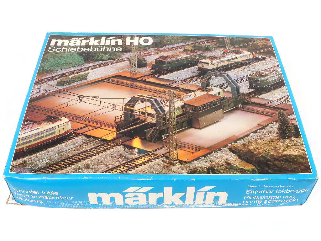 Lot 12 - DIVERS (HO) (2)