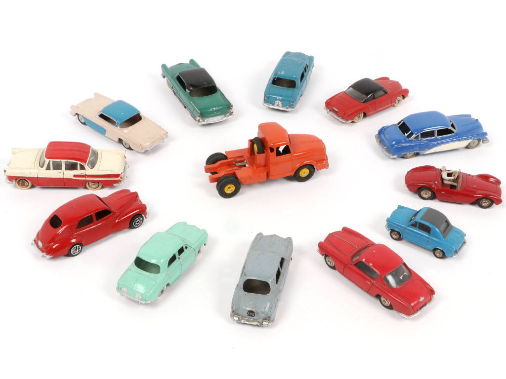 Lot 320 - DINKY TOYS (FRANCE) (13)