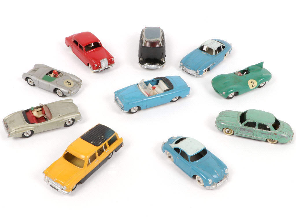 Lot 67 - DIVERS (10)