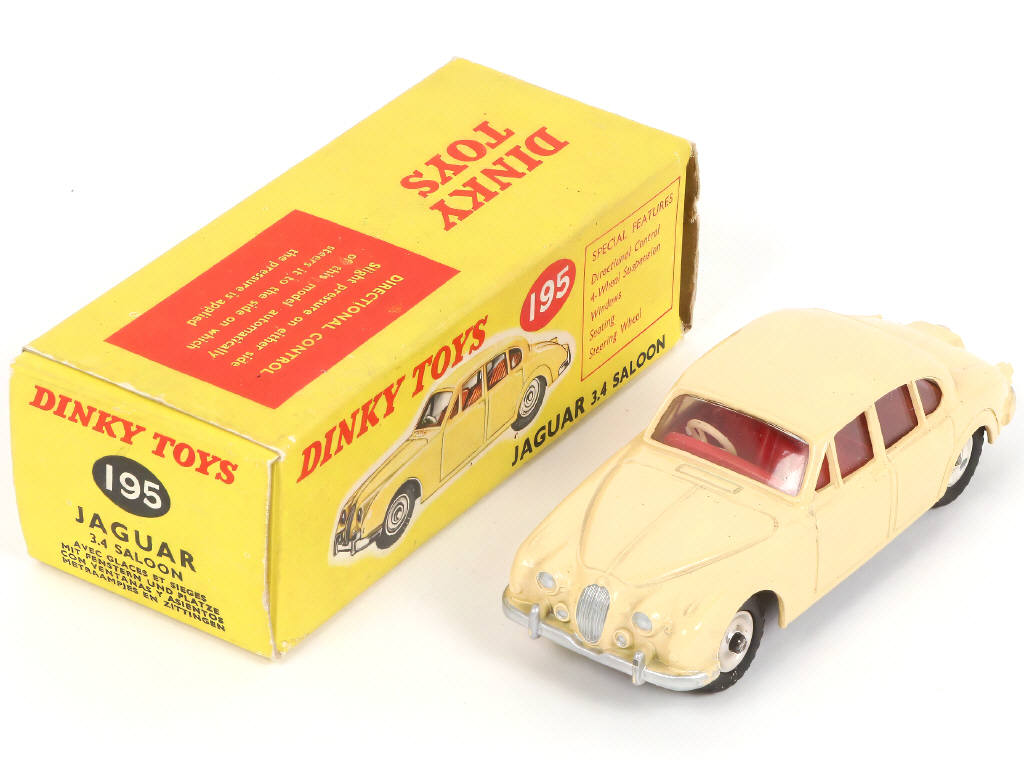 Lot 271 - DINKY TOYS (GB) (1)