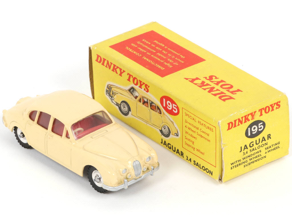 Lot 271 - DINKY TOYS (GB) (1)