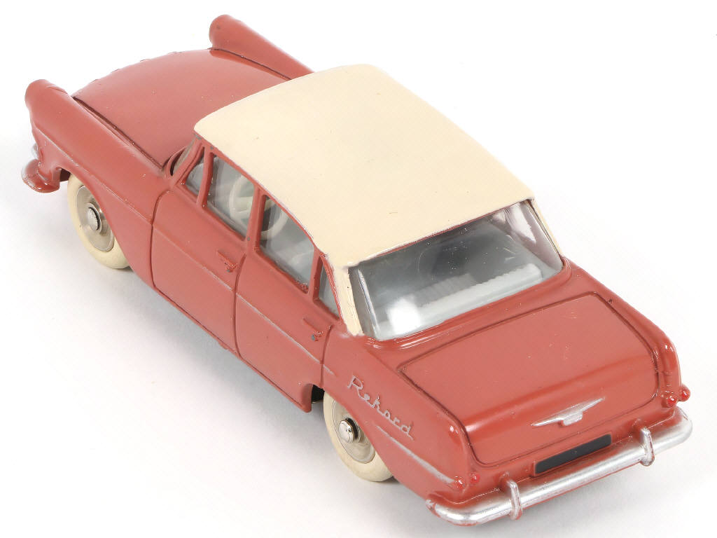 Lot 301 - DINKY TOYS (FRANCE) (1)
