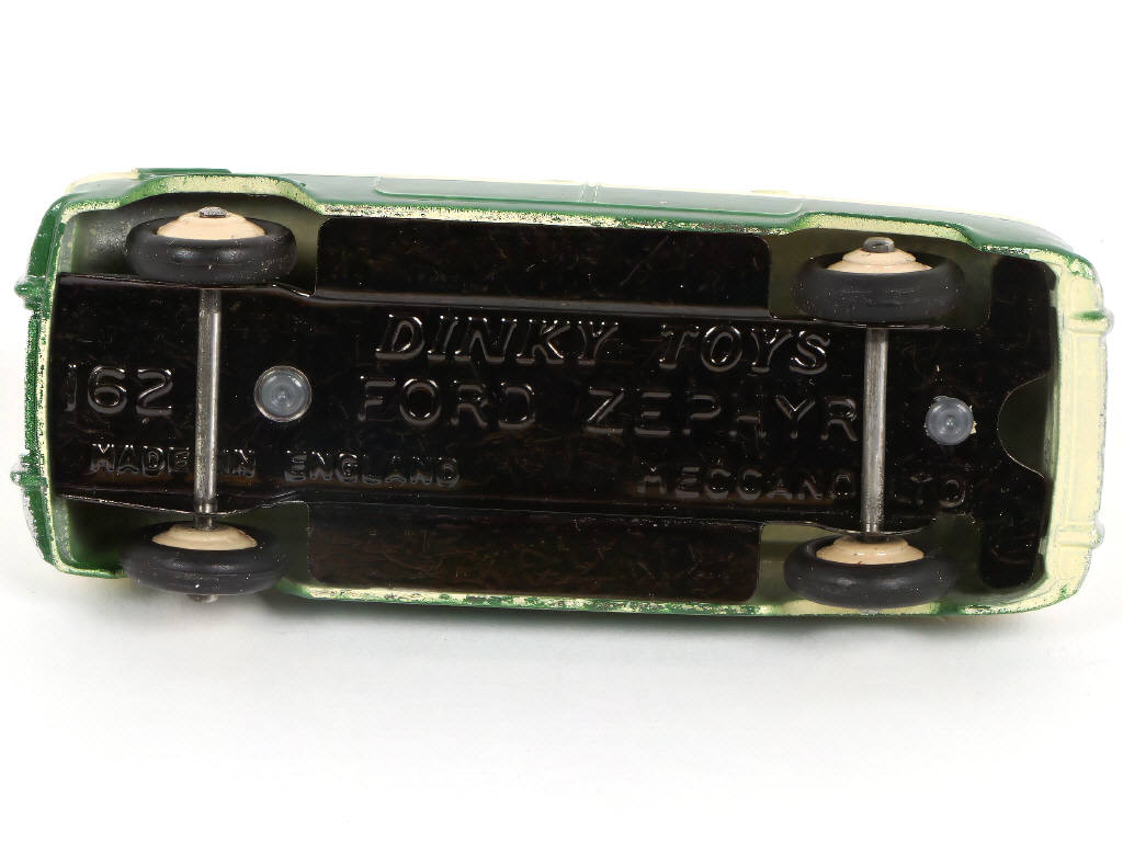 Lot 263 - DINKY TOYS (GB) (1)