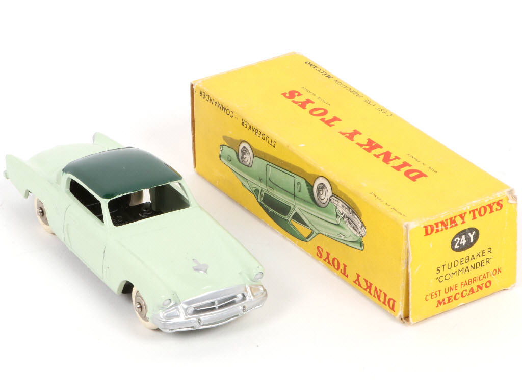 Lot 295 - DINKY TOYS (FRANCE) (1)