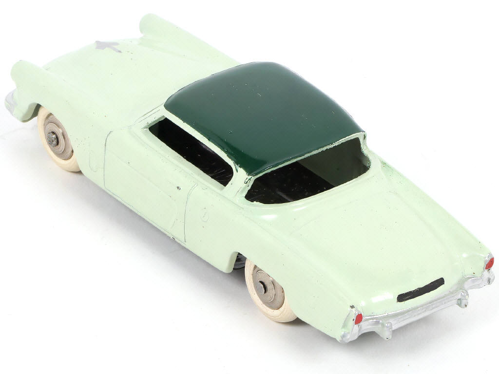 Lot 295 - DINKY TOYS (FRANCE) (1)