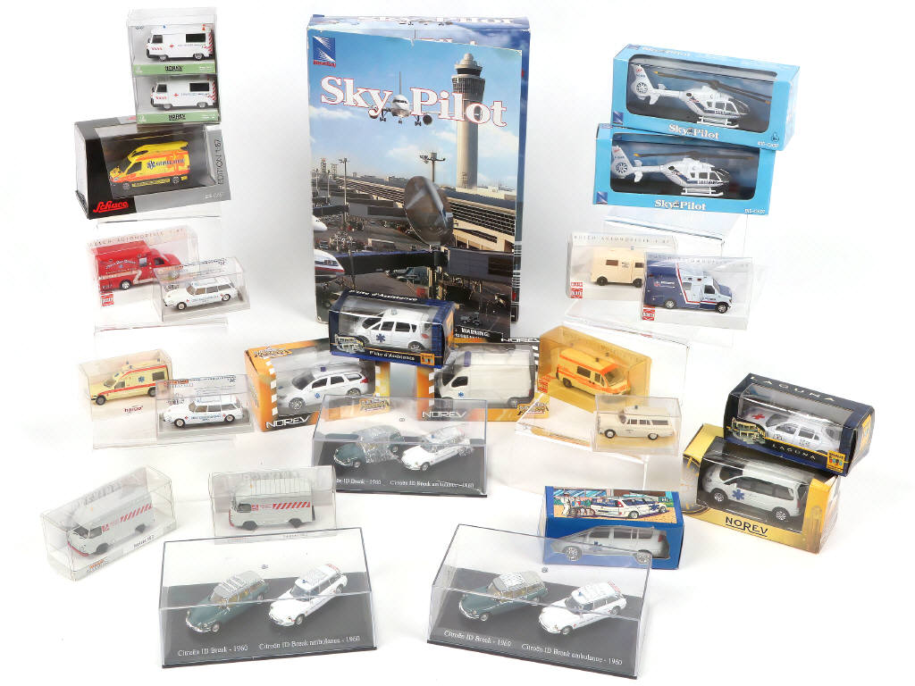 Lot 97 - DIVERS (25)