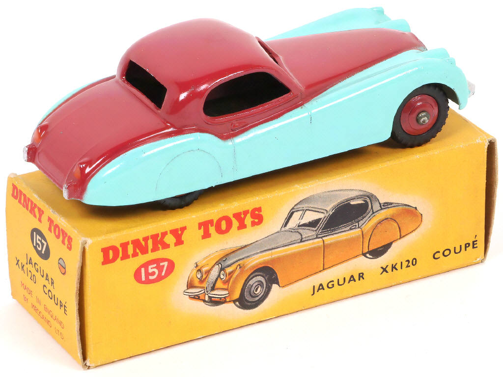 Lot 261 - DINKY TOYS (GB) (1)