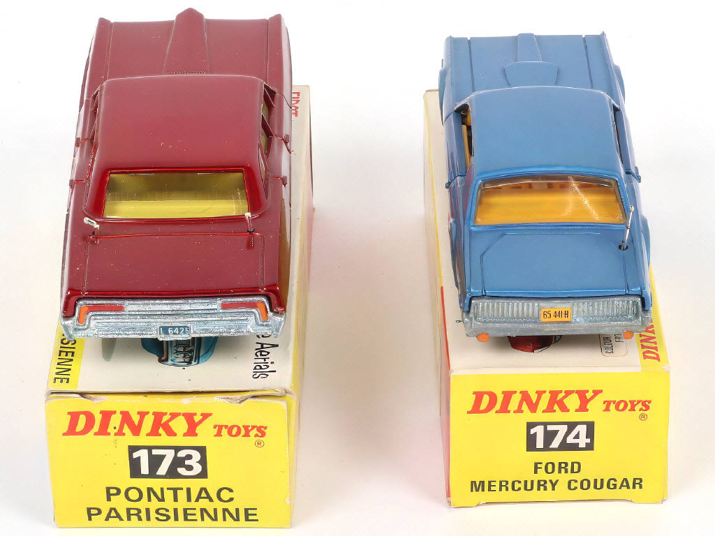 Lot 279 - DINKY TOYS (GB) (2)