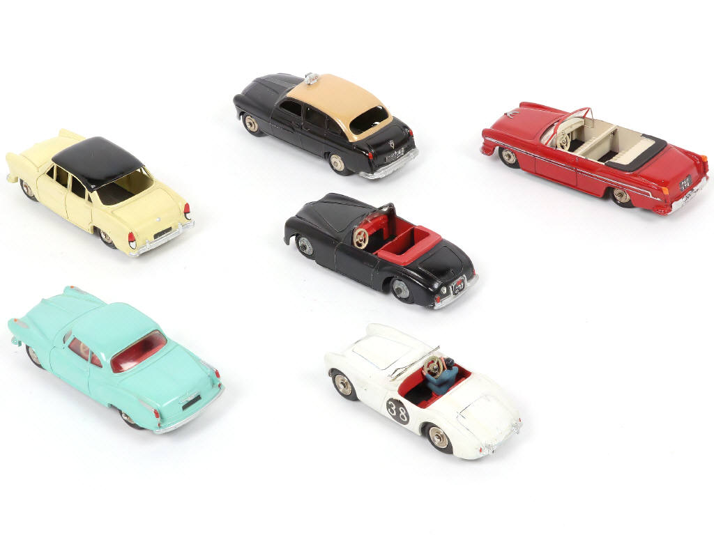 Lot 317 - DINKY TOYS (FRANCE) (6)