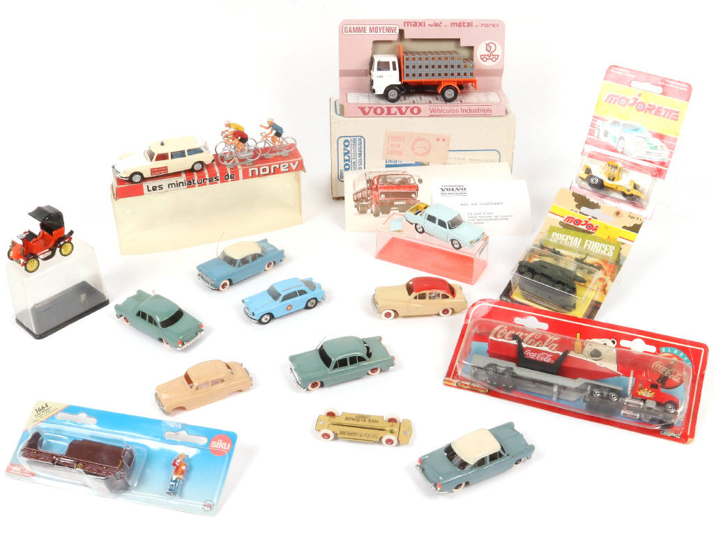 Lot 70 - DIVERS (15)