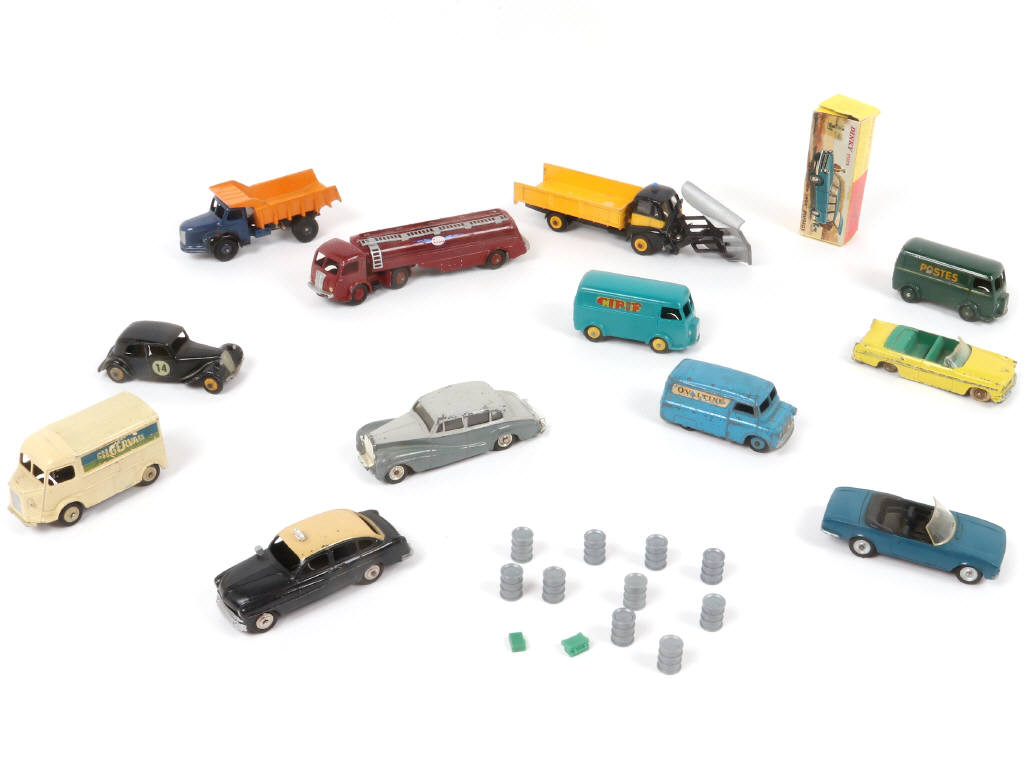 Lot 321 - DINKY TOYS (FRANCE) (25)