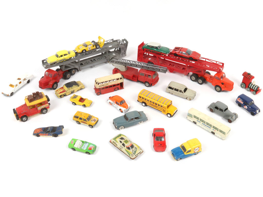 Lot 75 - DIVERS (26)