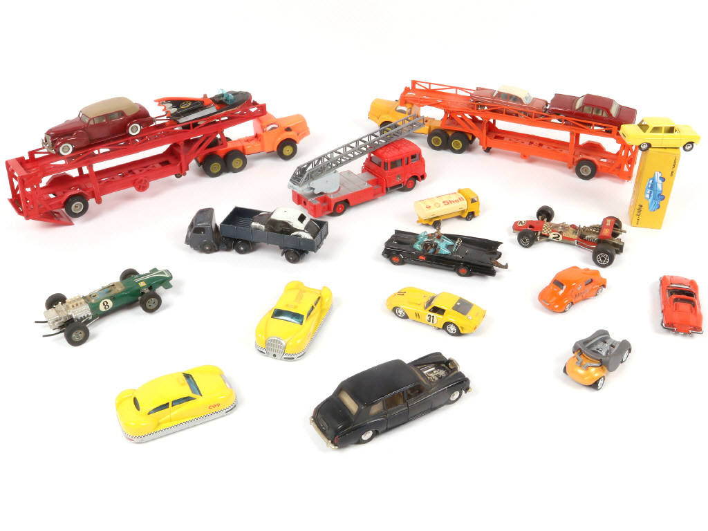 Lot 73 - DIVERS (21)