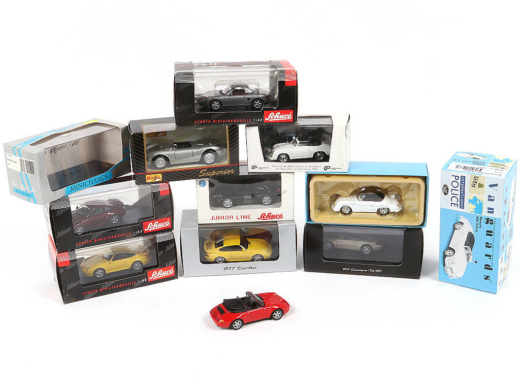 Lot 81 - DIVERS (10)