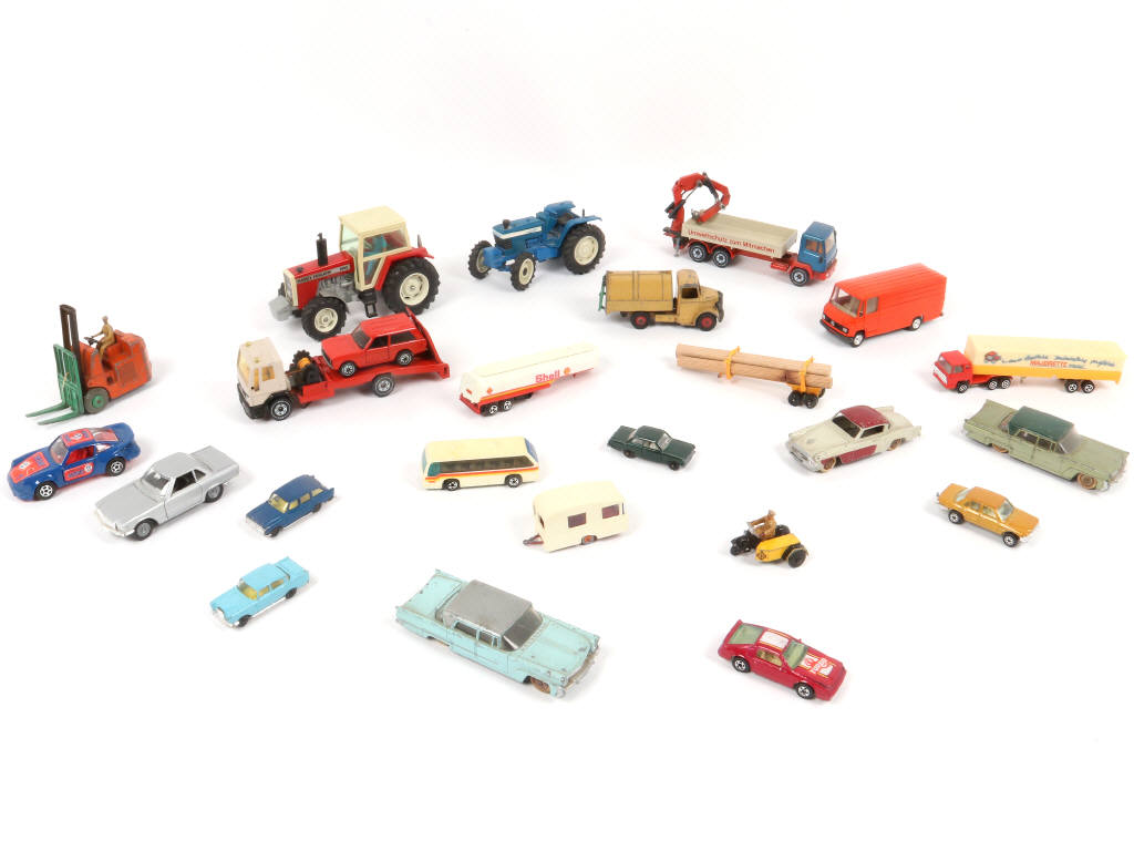 Lot 74 - DIVERS (24)