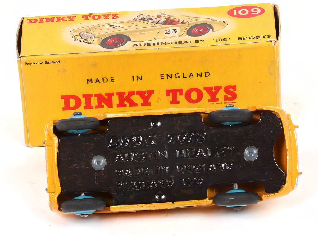 Lot 260 - DINKY TOYS (GB) (1)