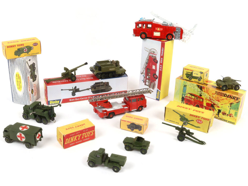 Lot 239 - DINKY TOYS (FRANCE) (10)