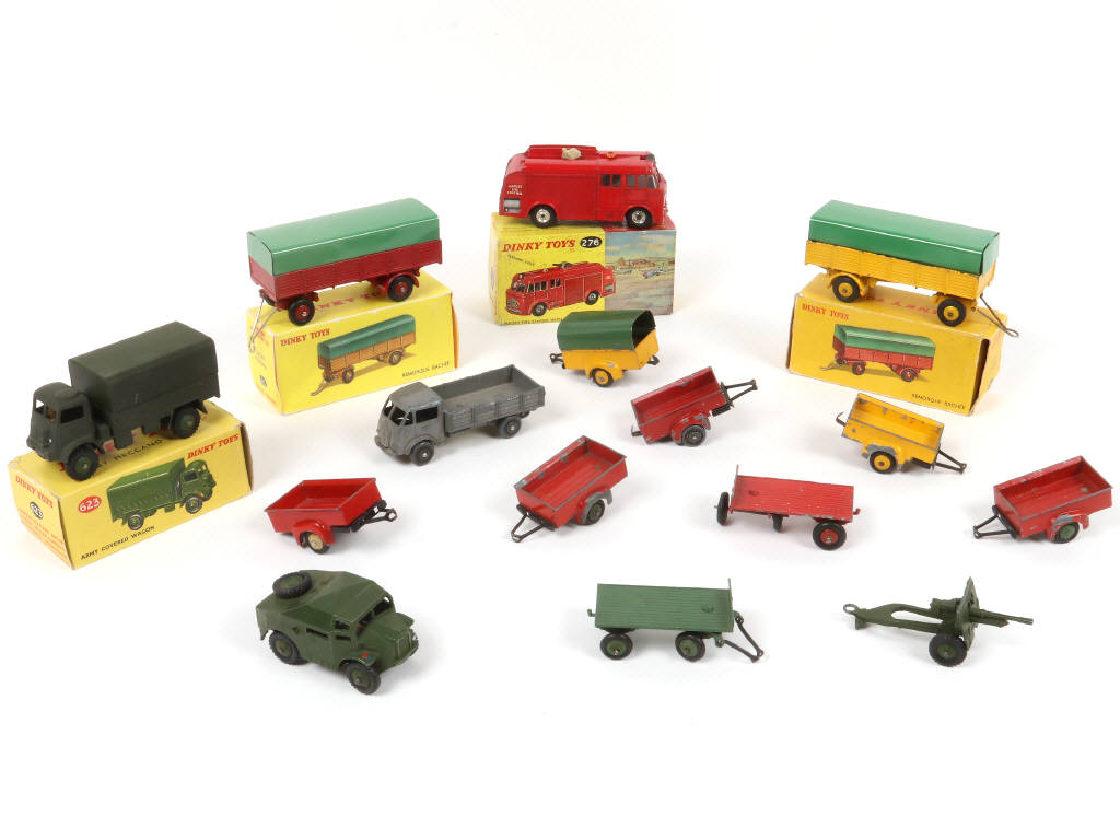 Lot 290 - DINKY TOYS (15)