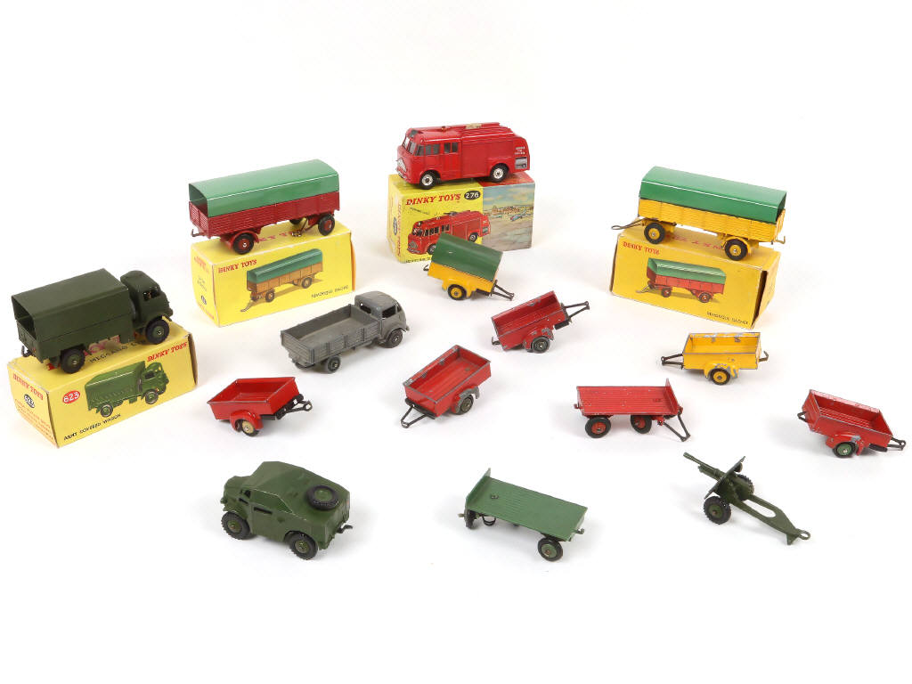 Lot 290 - DINKY TOYS (15)