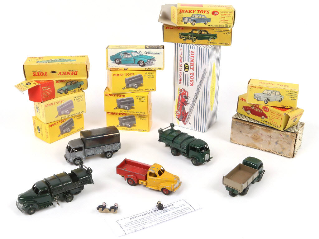 Lot 291 - DINKY TOYS (19)