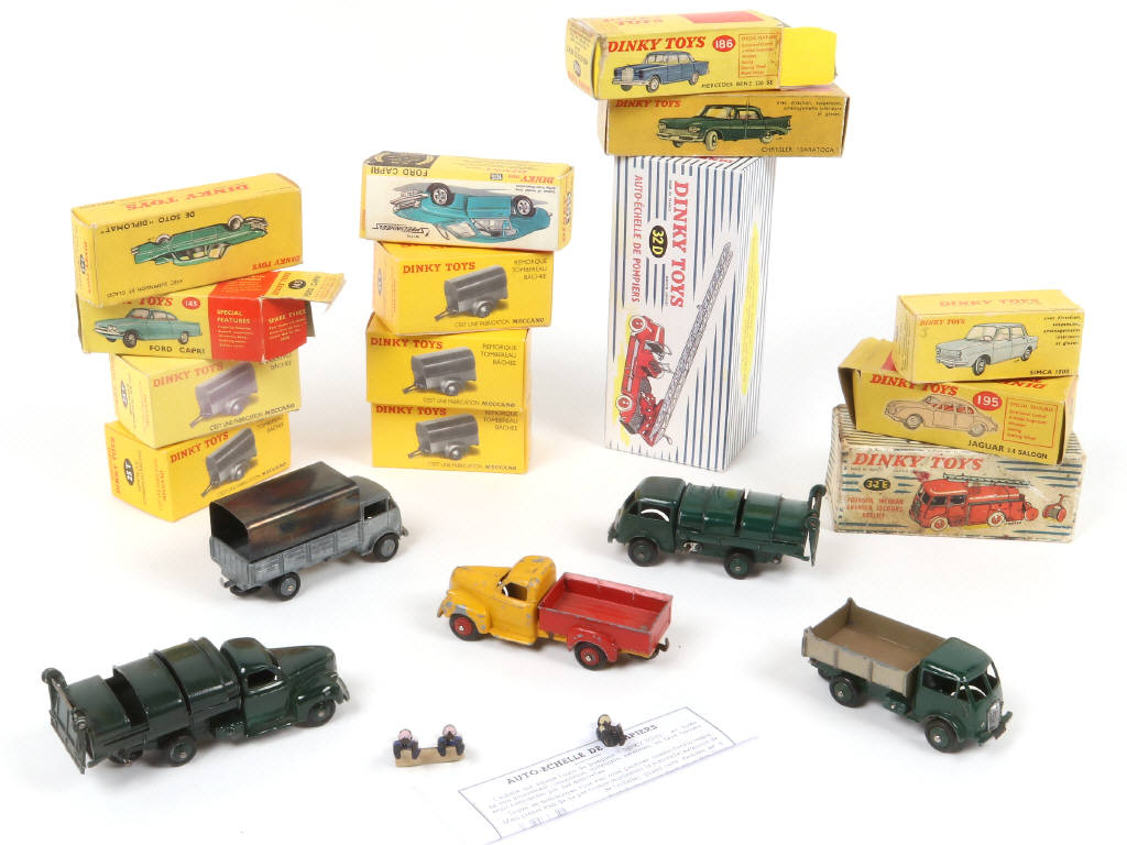 Lot 291 - DINKY TOYS (19)