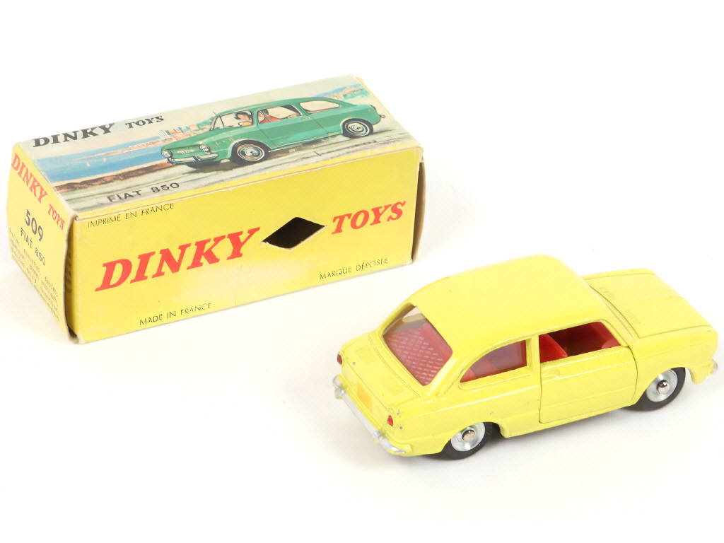 Lot 215 - DINKY TOYS (FRANCE) (1)