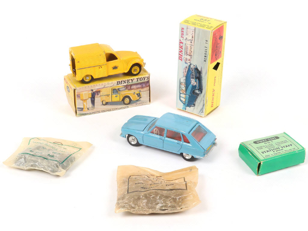 Lot 236 - DINKY TOYS (FRANCE) (5)