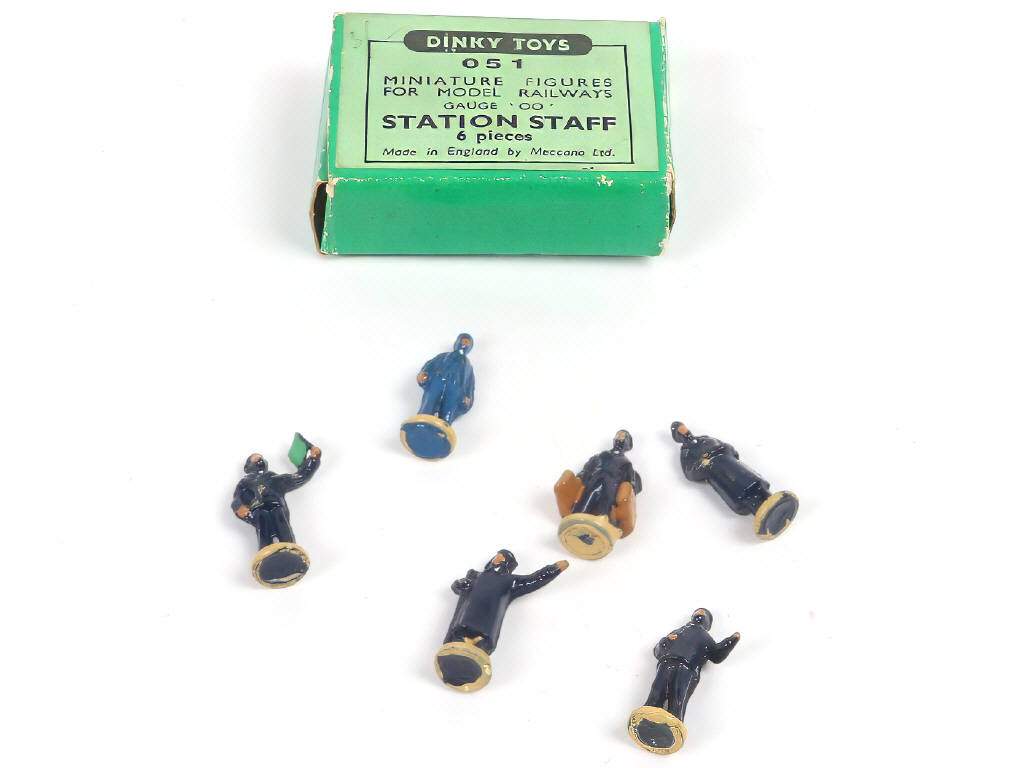 Lot 236 - DINKY TOYS (FRANCE) (5)