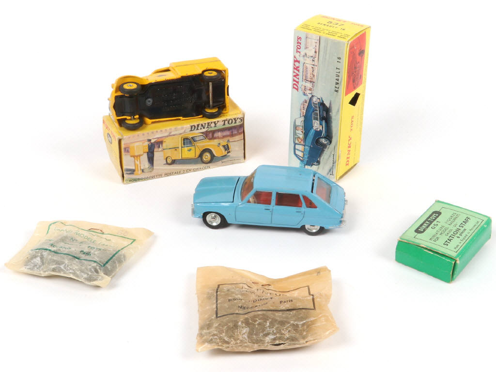 Lot 236 - DINKY TOYS (FRANCE) (5)